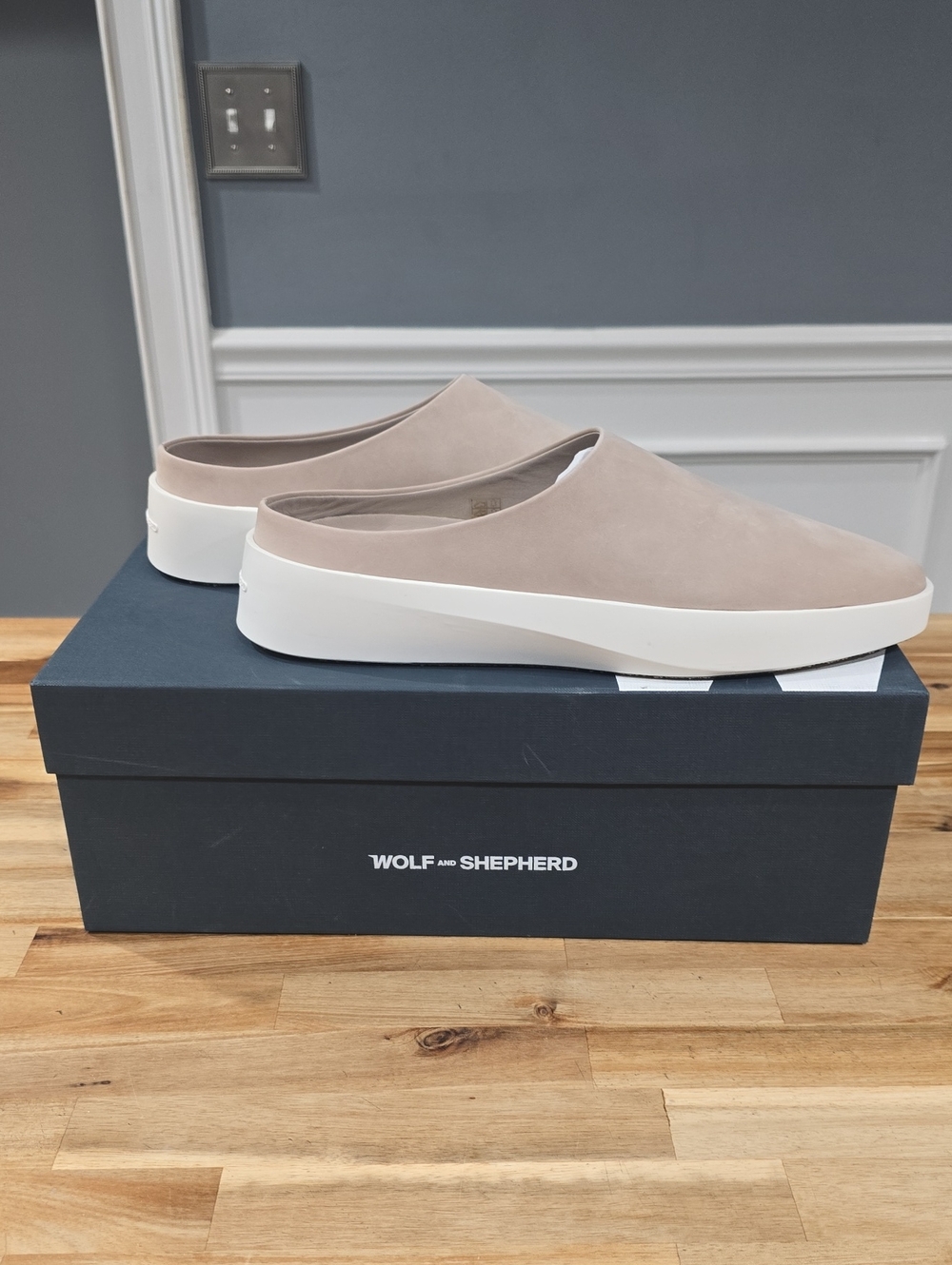 Wolf and Shepherd Women's 41 Cruise Mule Slip On Shoes - Picture 3 of 7